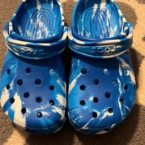 Crocs blue tye die